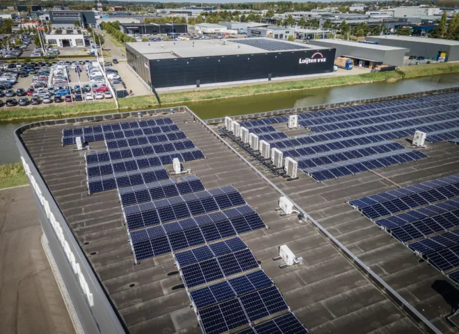 Pekaar Plastics airco en zonnepanelen