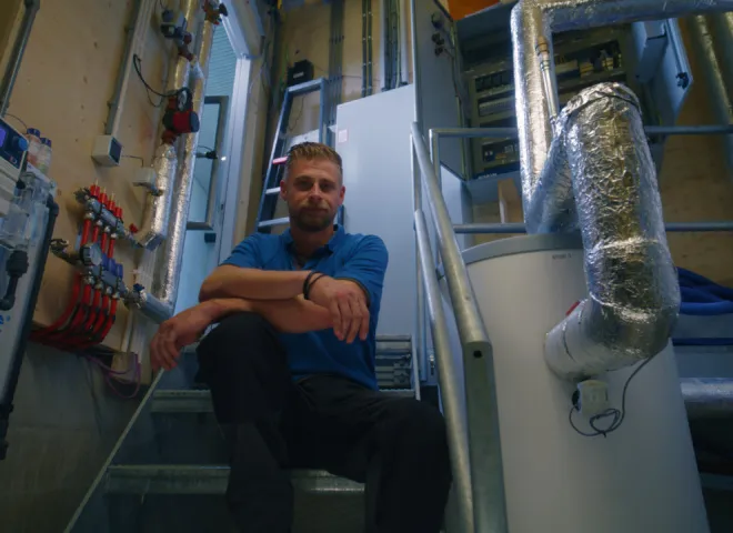 Monteur bij installatie